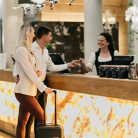 Alpine Palace 5* Σάαλμπαχ-Χίντεργκλεμ